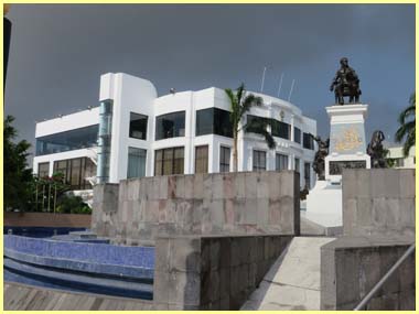 monument malecon guayaquil